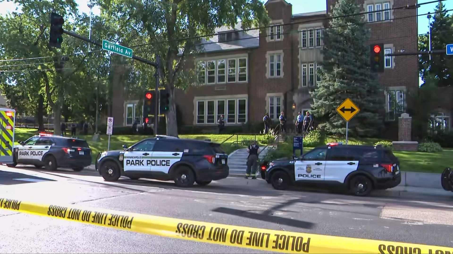 Al menos dos niños fallecidos deja tiroteo en escuela católica de Minneapolis
