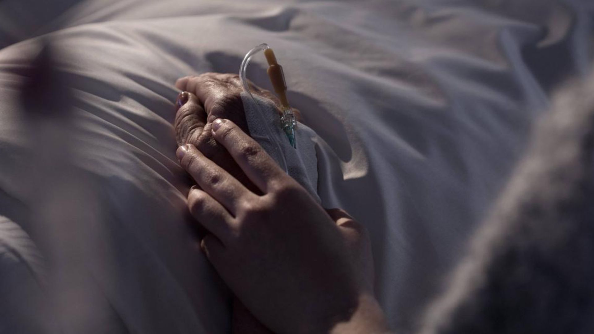 ¿De qué se arrepiente más la gente antes de morir? Un experto lo explica