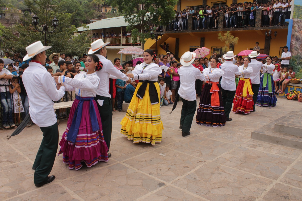 Ballet_Folklórico_de_Honduras_Oro_Lenca_bailando_en_El_Níspero ¿Qué significa ser hondureño: orgullo, historia y esperanza en el Día de la Independencia?