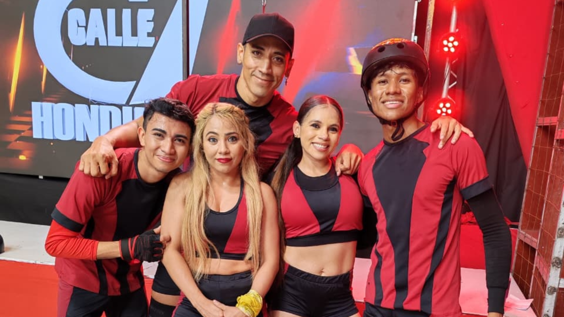 Equipo rojo domina las tres competencias del lunes y barre con los amarillos en Calle 7 Honduras
