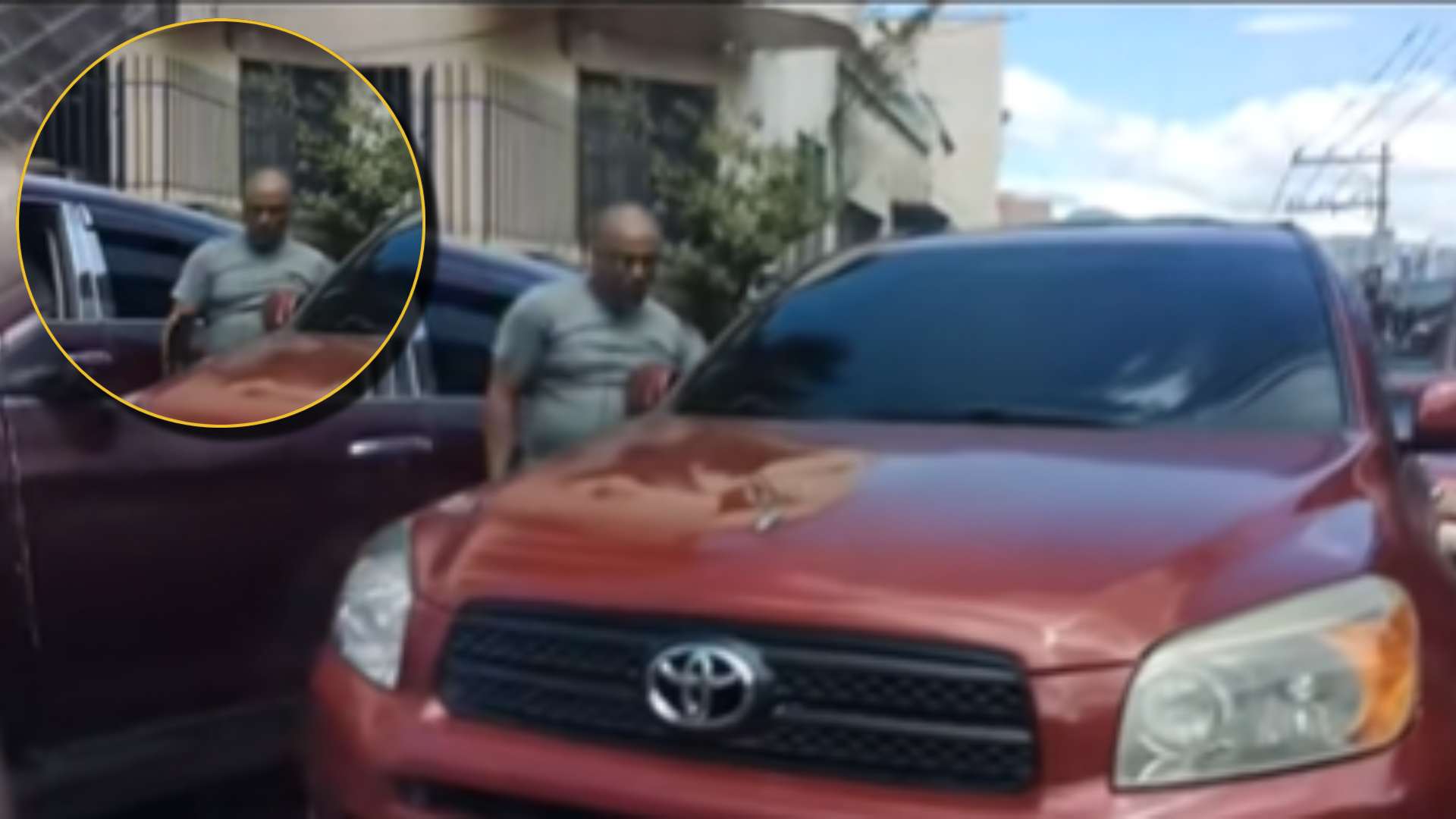 Captan en video a hombre que intimidó con machete a otro conductor en la capital