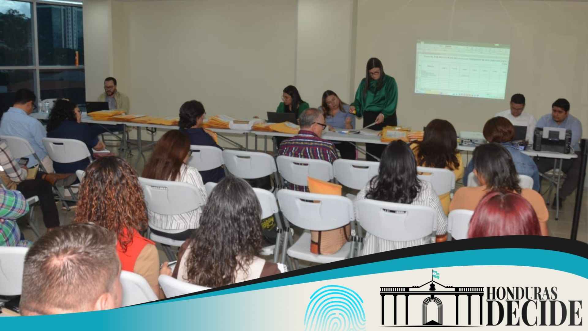Empresas presentan ofertas CNE
