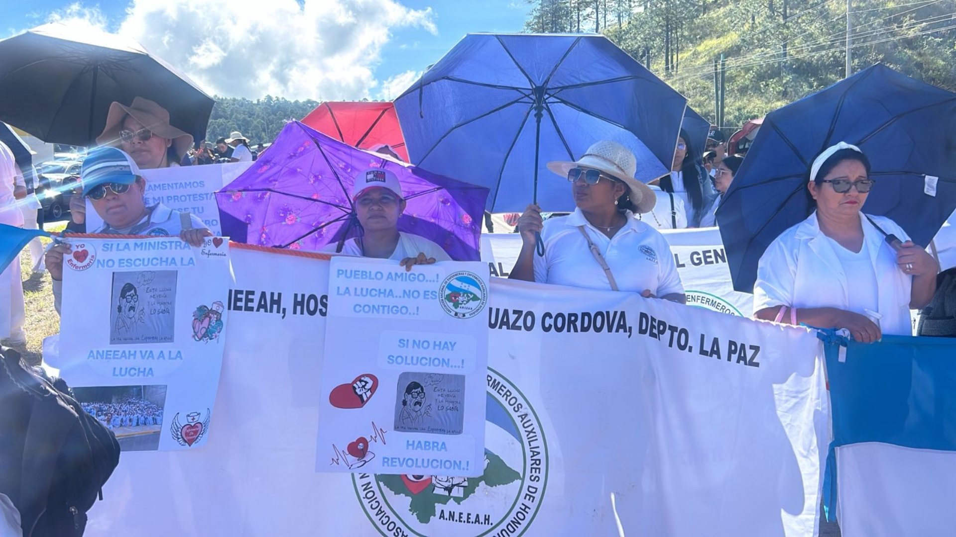 Enfermeras auxiliares bloquean la CA-5 y zona norte en exigencia de respuestas de Sesal