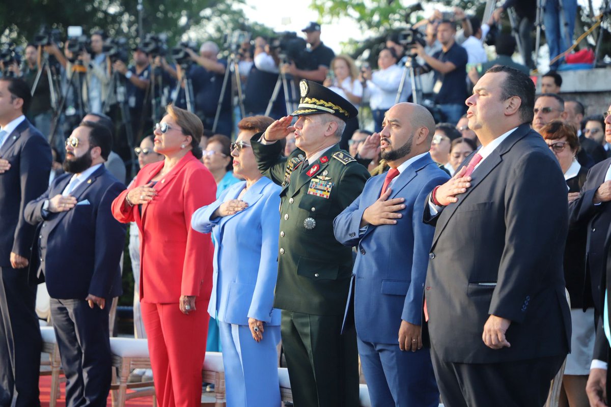 Fuerzas Armadas de Honduras on X: "#ConLaPatriaEnEl❤️🇭🇳 || Este 1 de septiembre, en el marco del inicio del Mes Patrio y de la conmemoración de los 204 años de independencia, se llevó