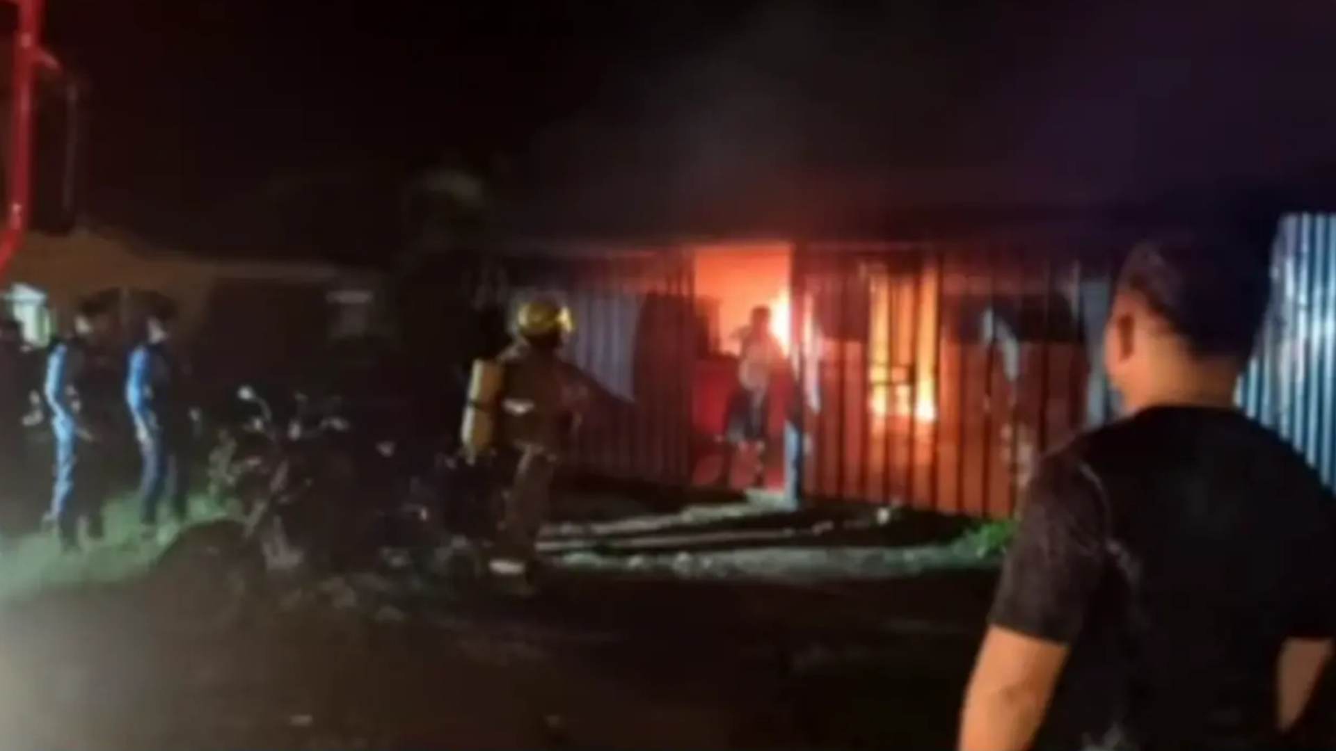 Hombre incendia la casa de su familia tras discusión con su pareja en San Lorenzo, Valle