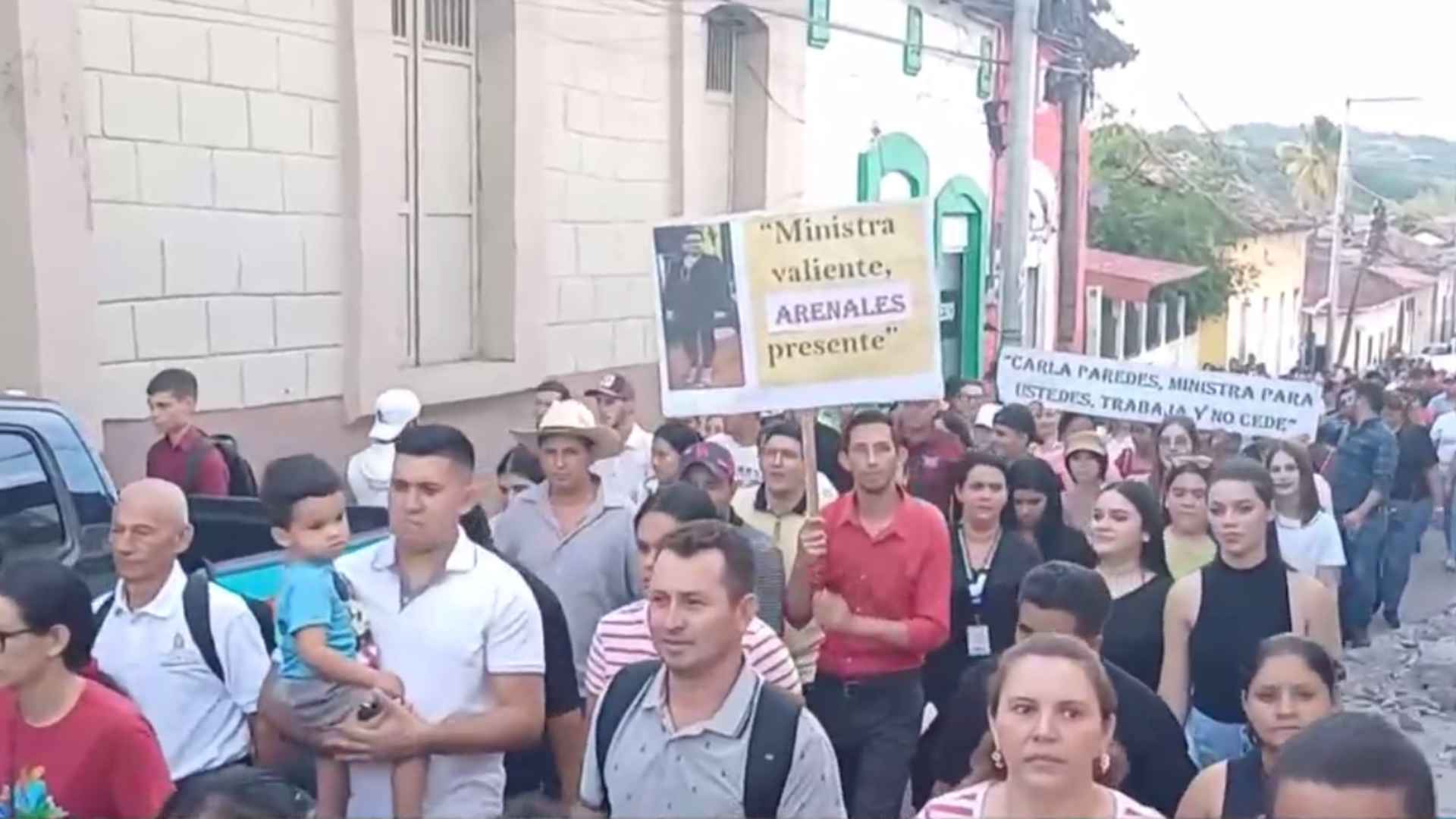 Opiniones encontradas en Santa Bárbara por huelga de enfermeros y enfermeras auxiliares de salud
