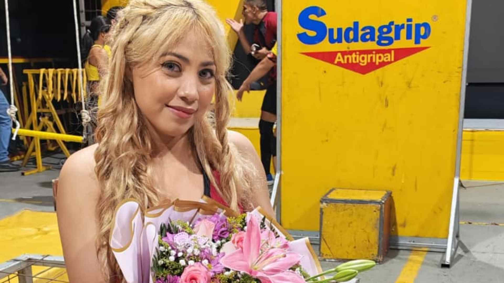 Kenia recibe un emotivo detalle de su fanaticada en Calle 7 Honduras
