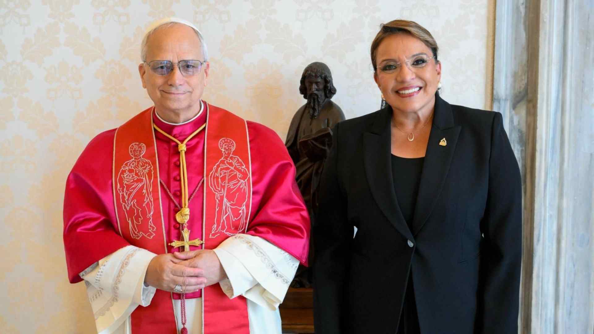 “Honduras agradece su cálida cercanía”, afirma Xiomara Castro luego de encuentro con el Papa León XIV