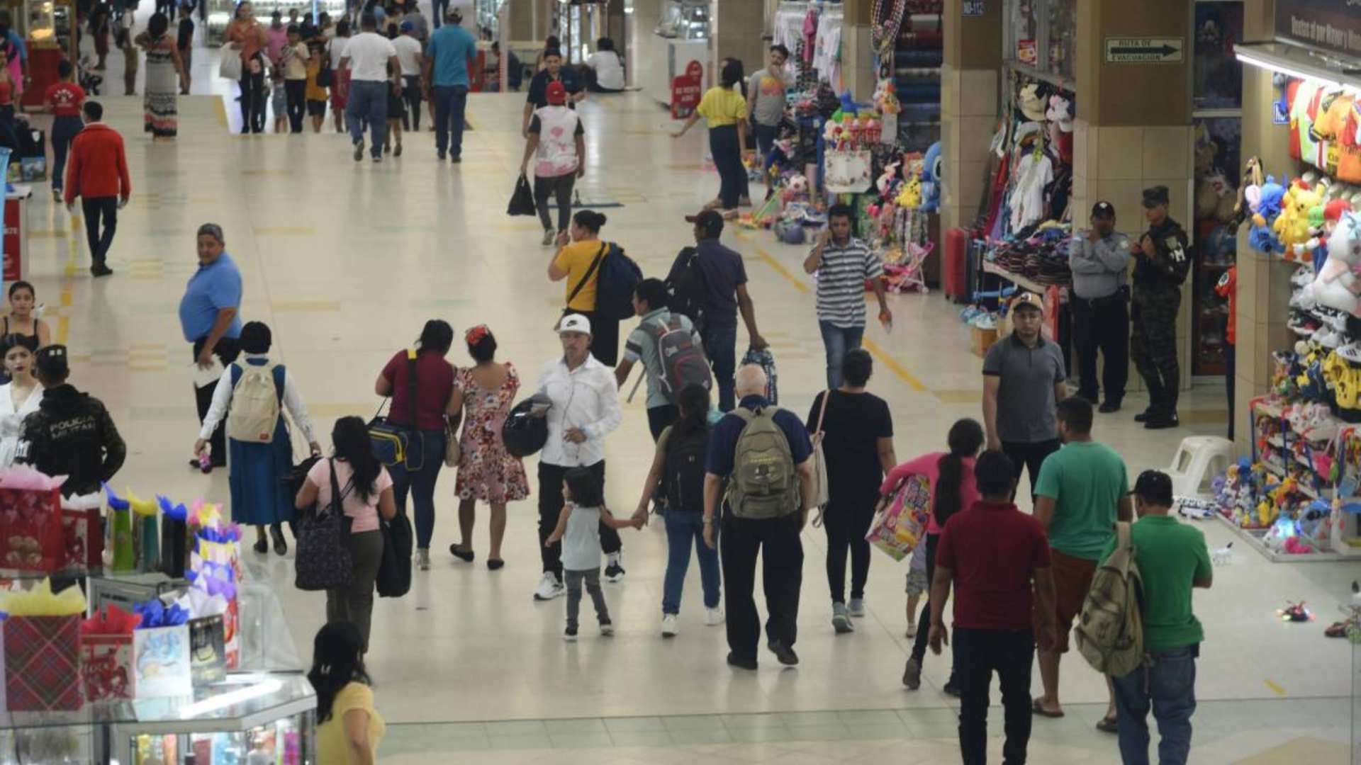 Continúa movimiento de viajeros en terminales por Semana Morazánica en Honduras