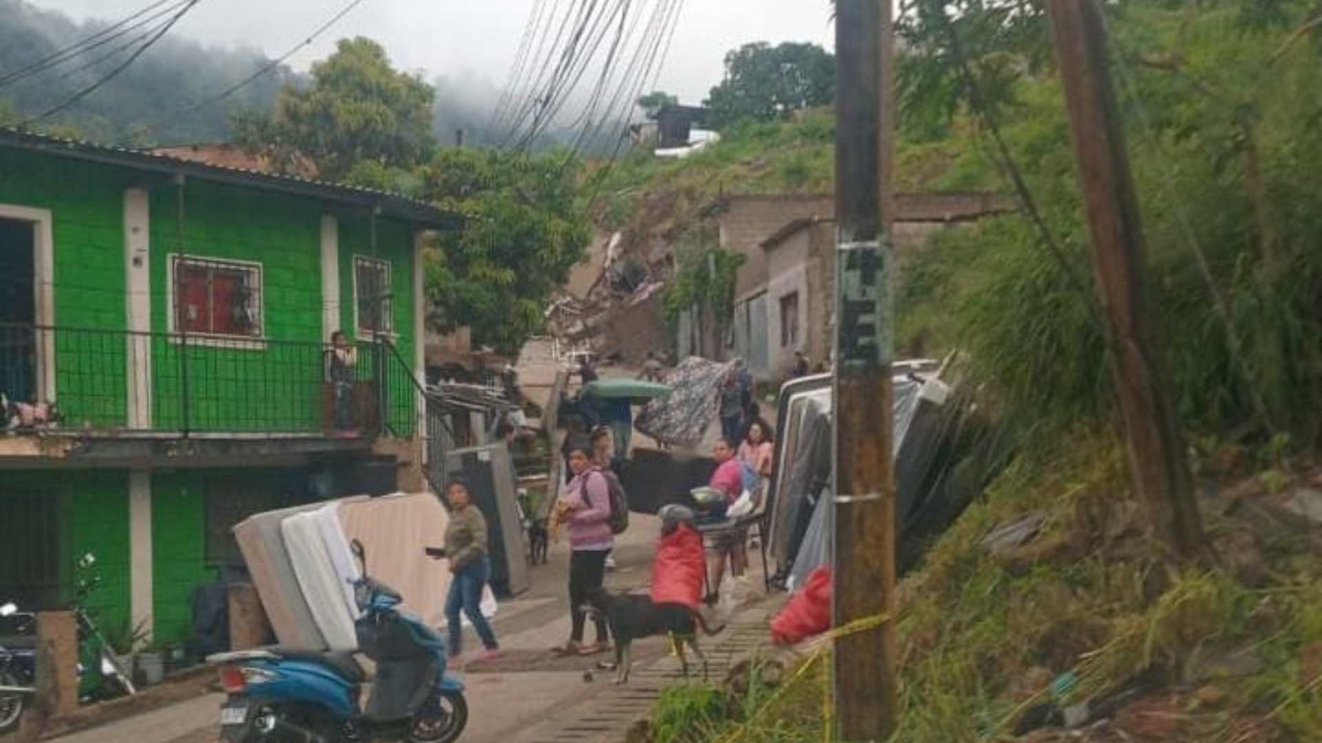 El Reparto y comunidades vecinas siguen sumidas en el caos tras las intensas lluvias