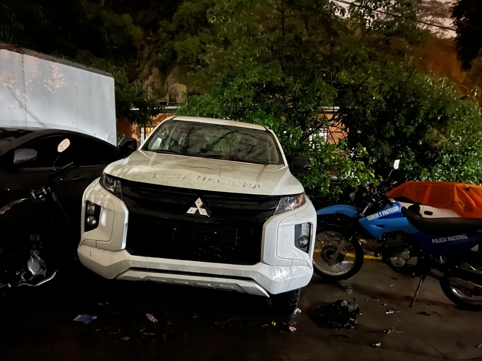 Policía Nacional decomisa dos patrullas clonadas en la colonia 14 de Marzo, presuntamente vinculadas a la Pandilla 18