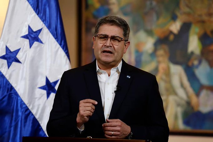 Madre del expresidente Juan Orlando Hernández viaja a Estados Unidos para visitar a sus hijos recluidos por narcotráfico