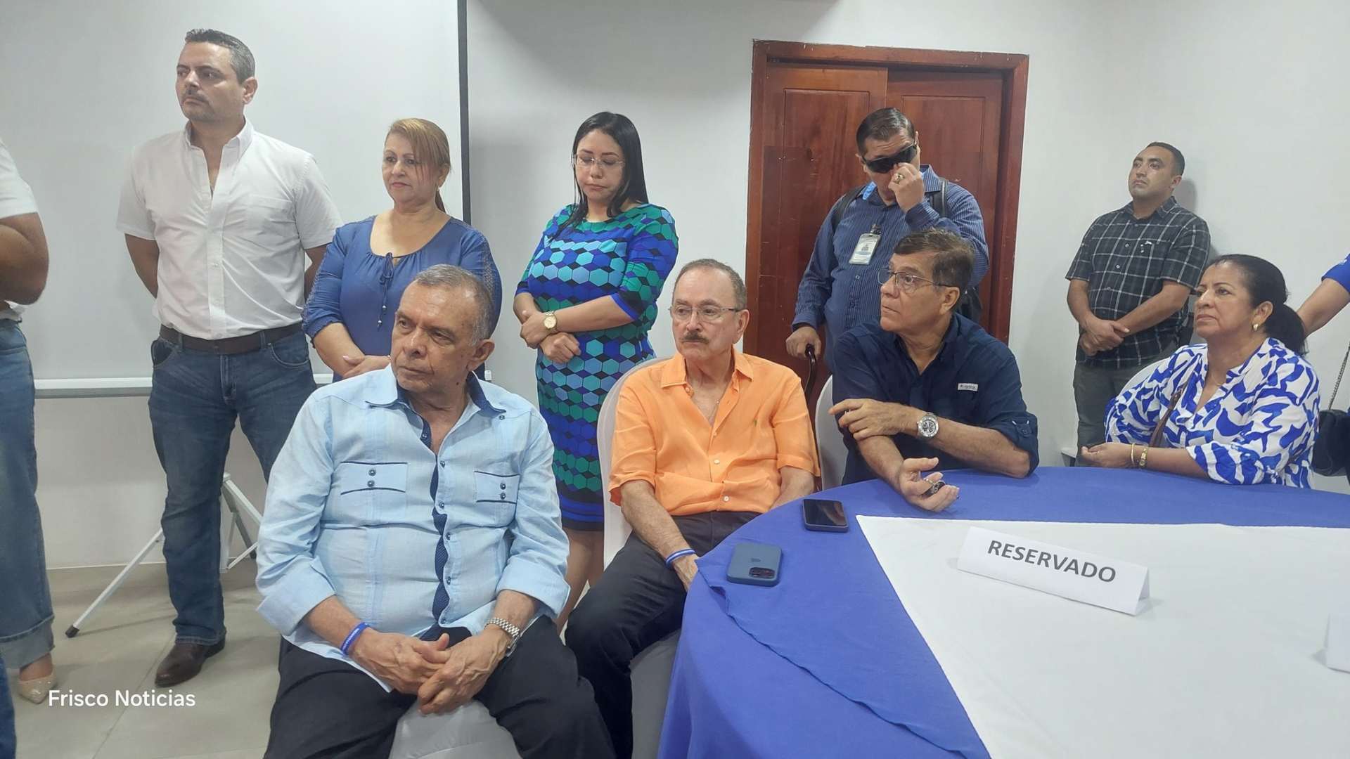 Porfirio Lobo Sosa se reúne con bases nacionalistas en La Ceiba y se refiere a JOH
