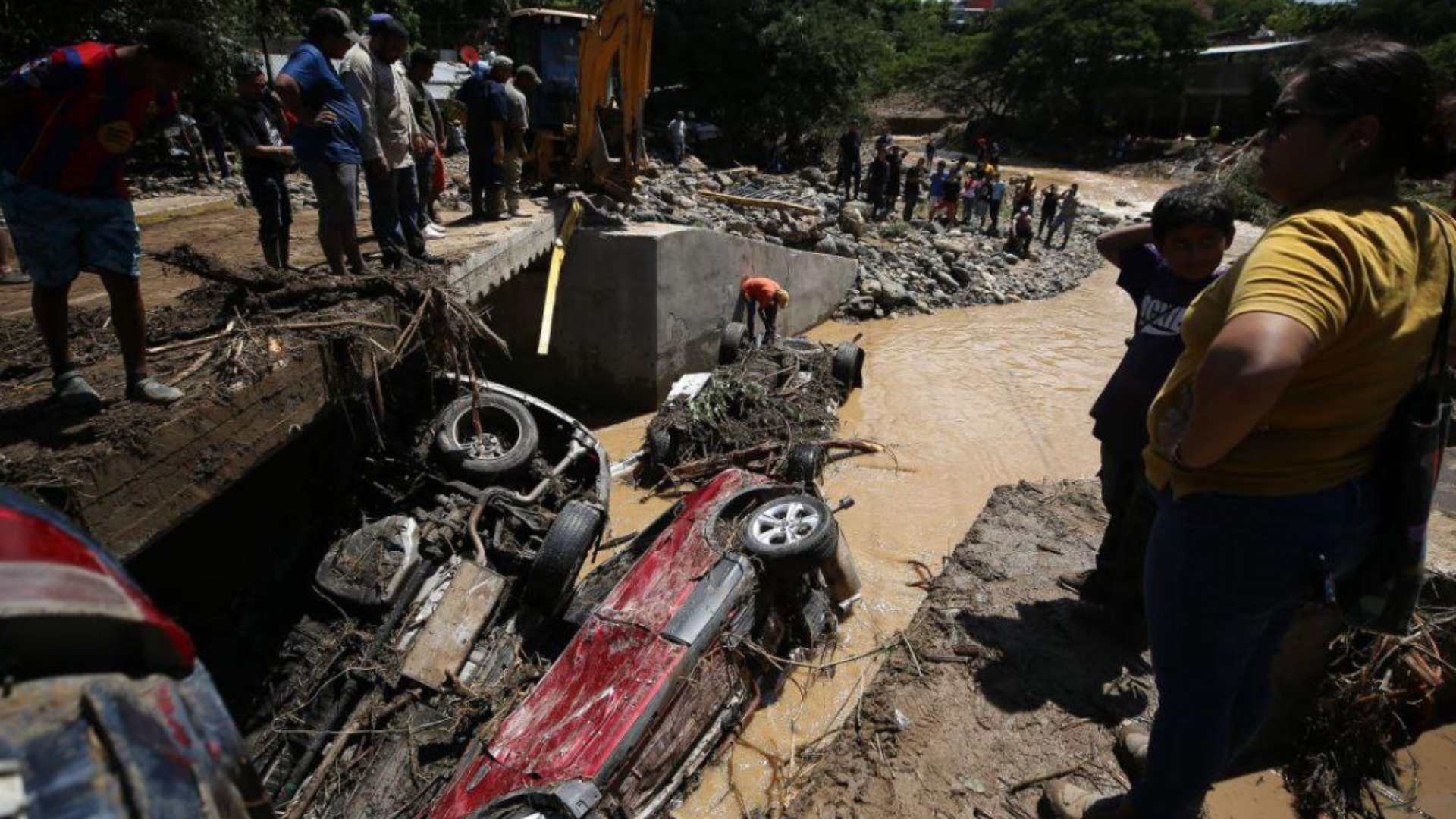 "No tenemos fuerza ni dinero": el duro testimonio de dos hermanas que perdieron su casa y negocio en Río Abajo