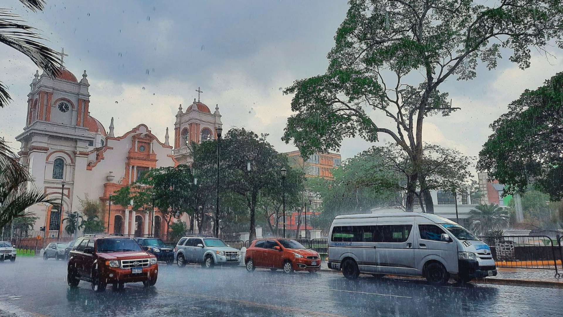 Vaguada dejará lluvias y tormentas eléctricas en gran parte del país este domingo 12 de octubre