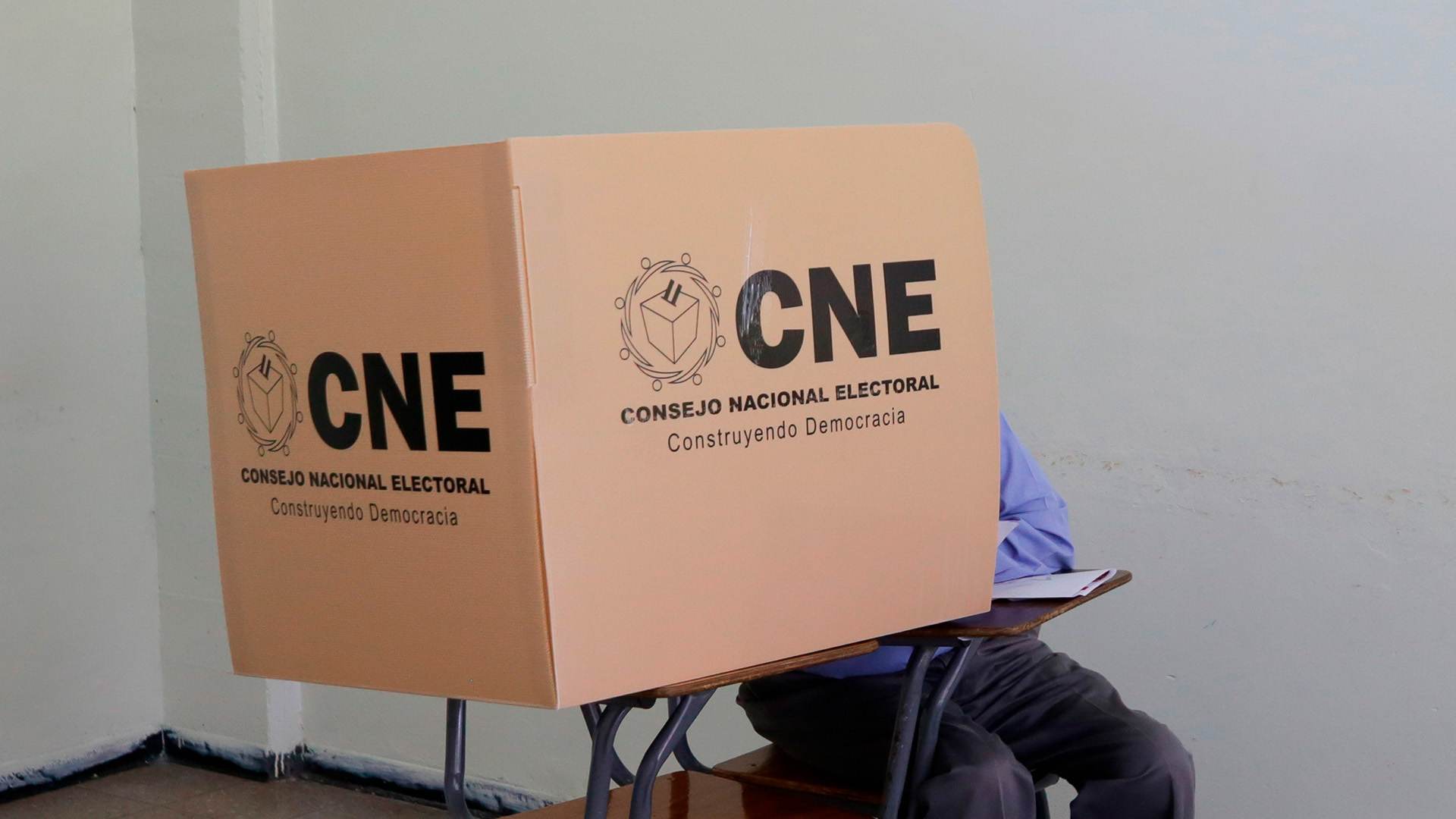 “Lo preocupante no es el día de las elecciones en Honduras, sino lo que pase después”, advierte Luis León