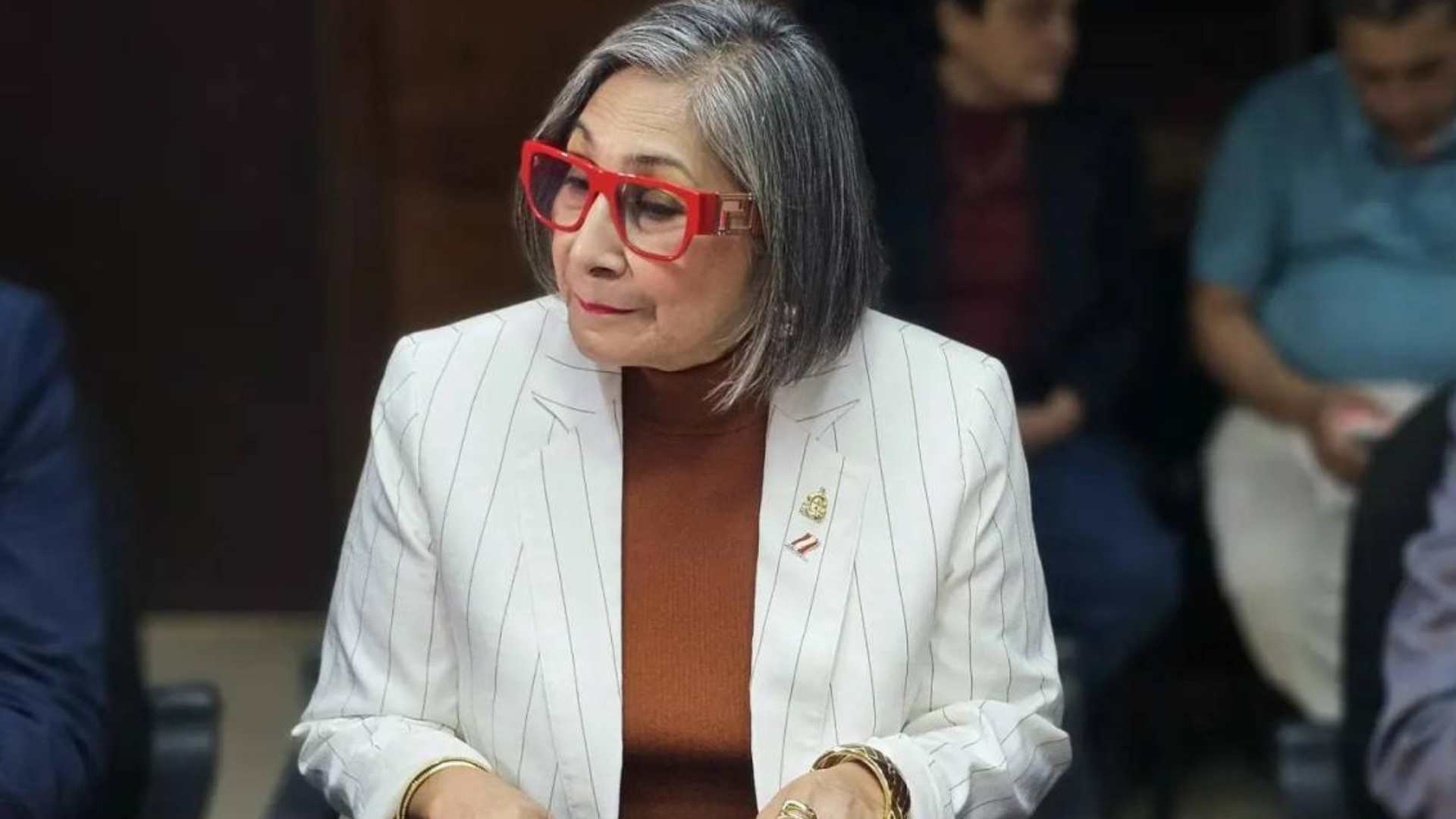 Maribel Espinoza cuestiona inclusión de Iroshka Elvir en encuesta para presidir el Congreso Nacional