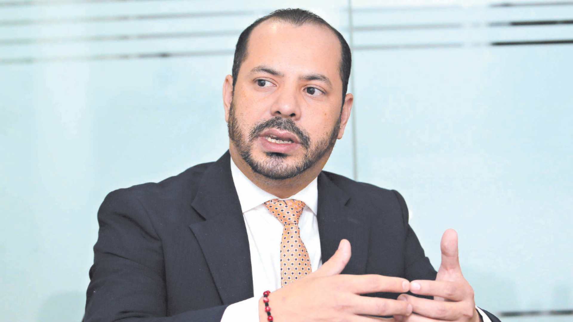 Gustavo Solórzano alerta sobre posible crisis institucional por medidas contra magistrados del TJE