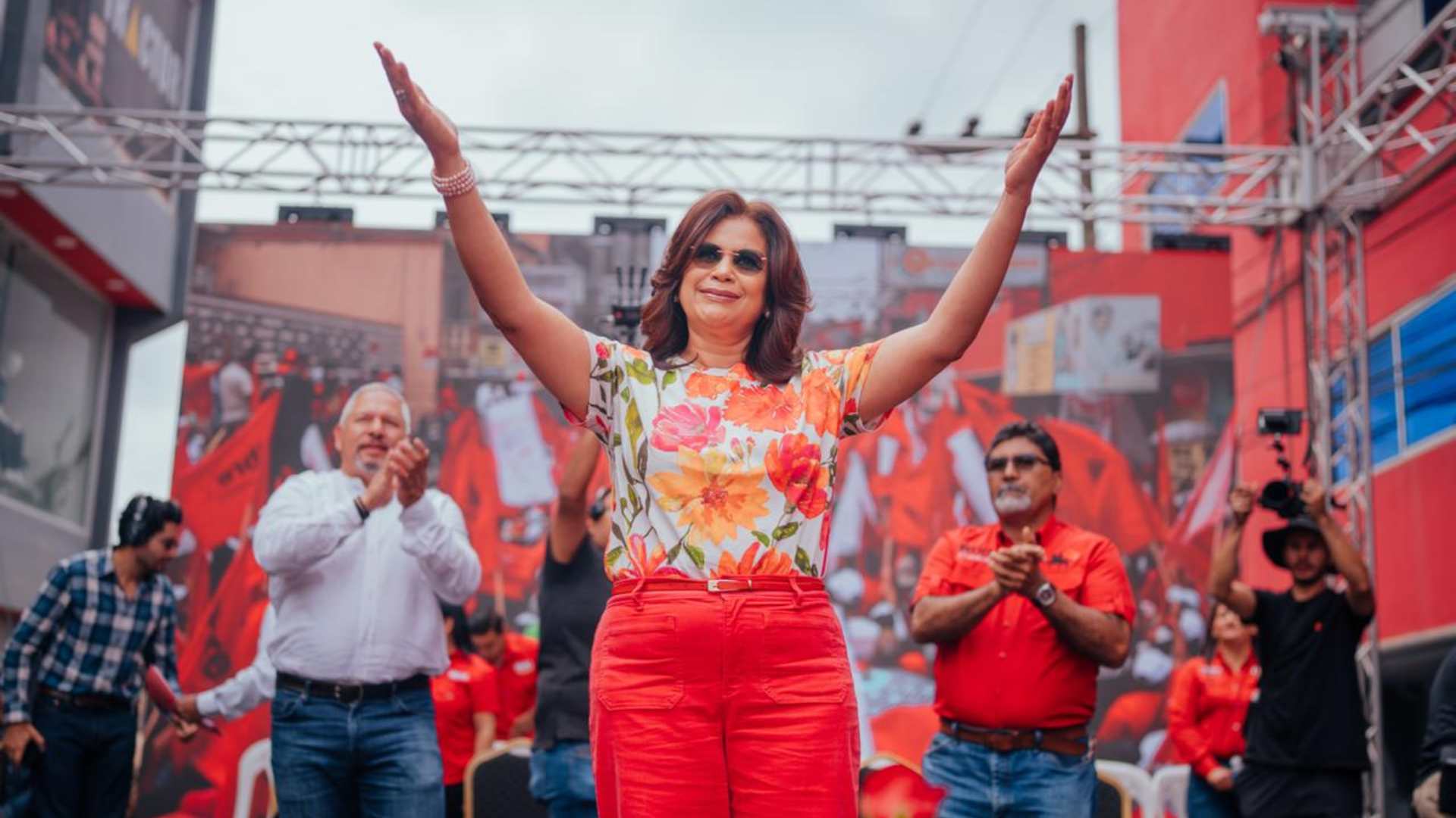 Rixi Moncada lanza fuertes críticas contra Cossette López y el expresidente Hernández durante su visita a Talanga