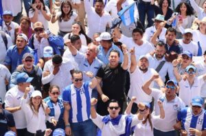 El Partido Nacional demuestra fuerza política con caminata en la capital