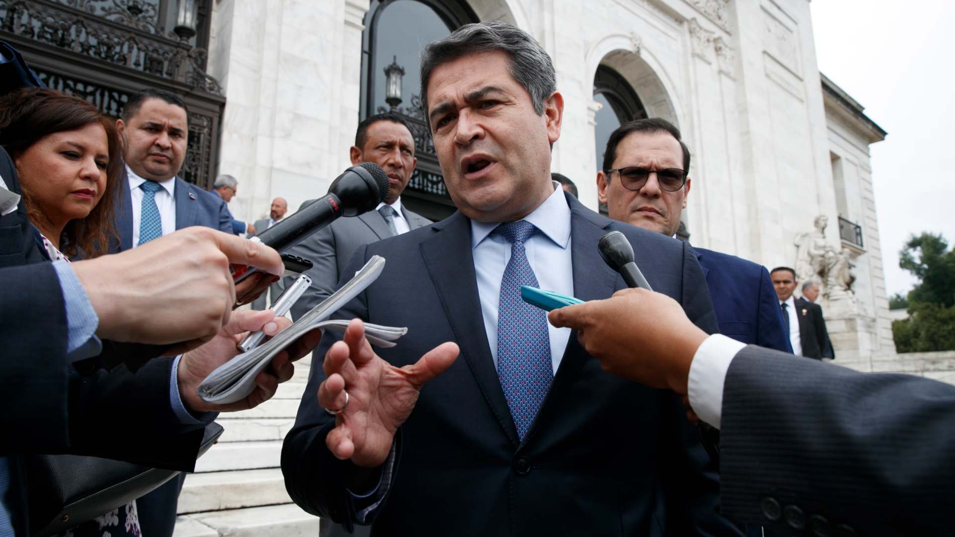 Revive el debate sobre la caída de Juan Orlando Hernández