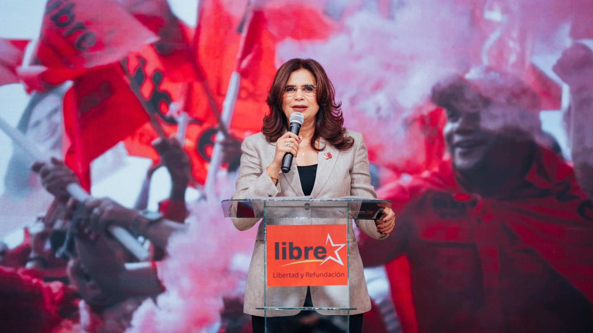 Rixi Moncada: "Traen al narco, porque sus dos títeres no cuajaron"