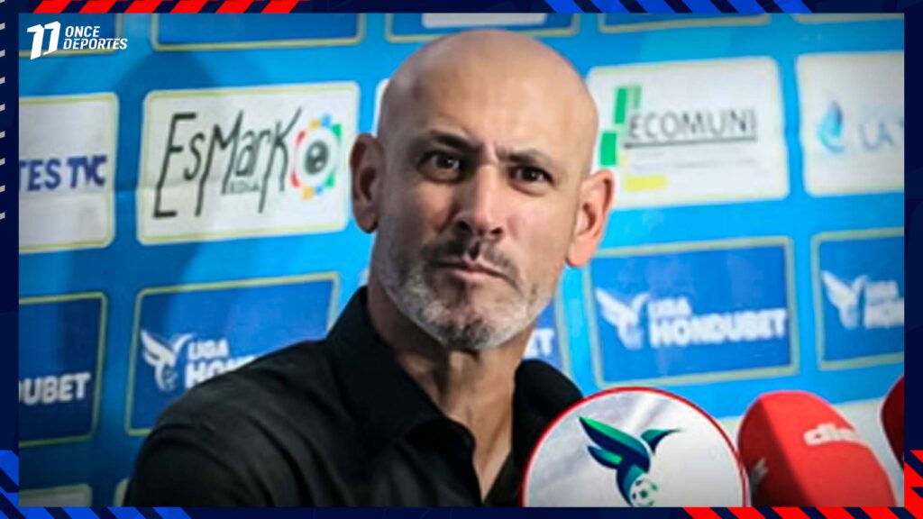Eduardo Espinel lanza advertencia al arbitraje tras triunfo de Olimpia