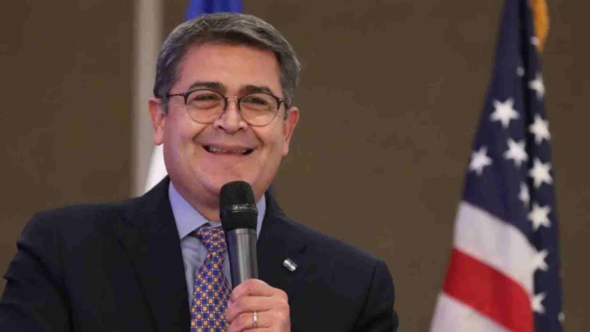Sale a la luz la primera fotografía de Juan Orlando Hernández tras su liberación