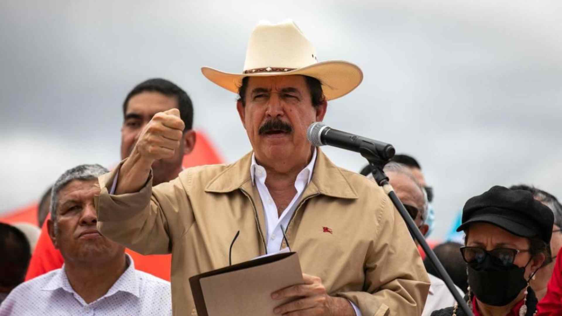 Manuel Zelaya acusa al CNE de consumar un “golpe de Estado electoral” y llama a las calles
