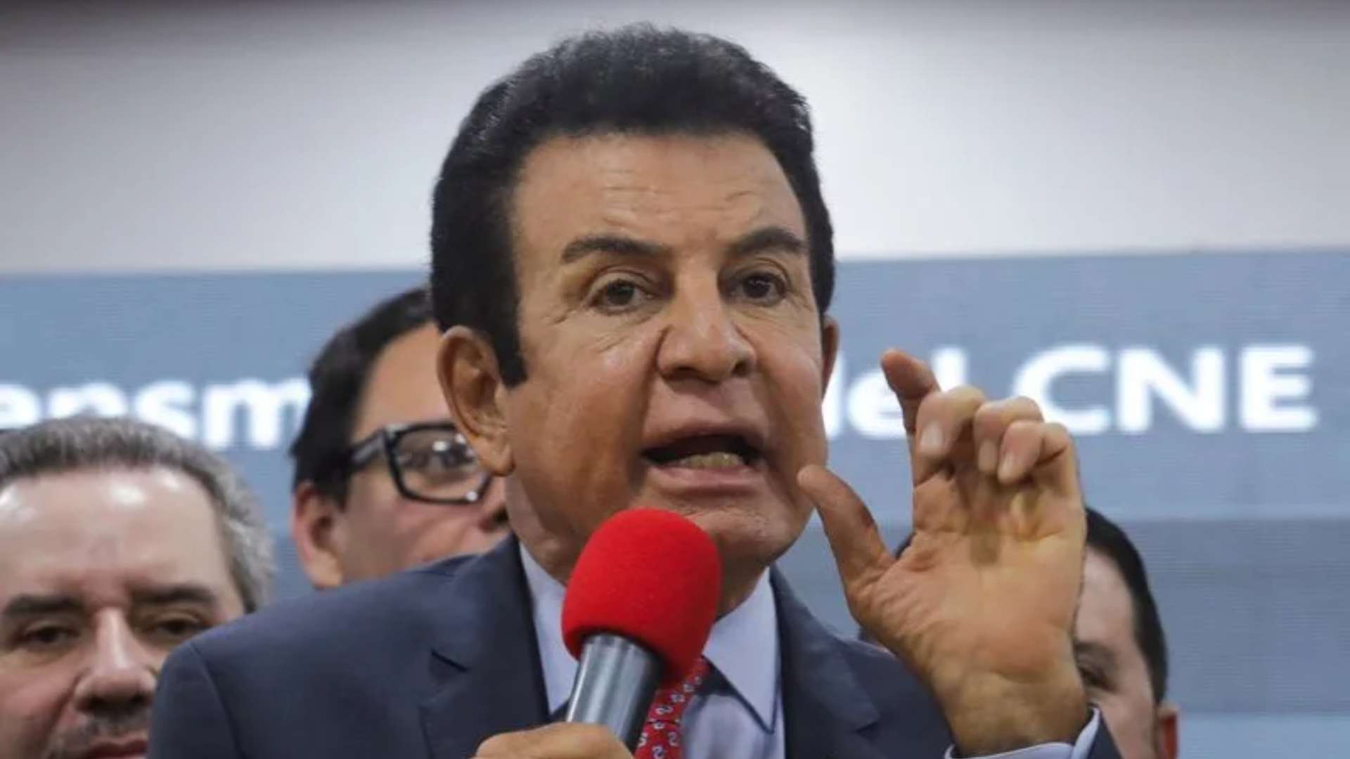 Salvador Nasralla denuncia alteración de datos durante la madrugada y exige investigar presunta manipulación del sistema