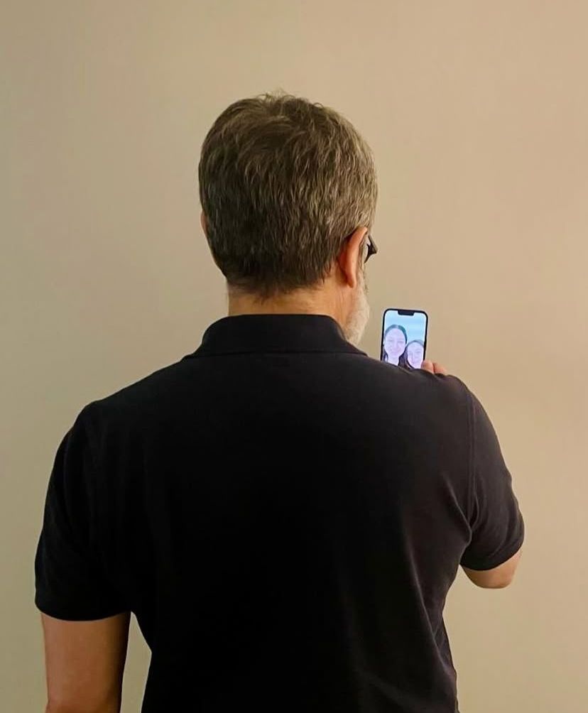 Sale a la luz la primera fotografía de Juan Orlando Hernández tras su liberación