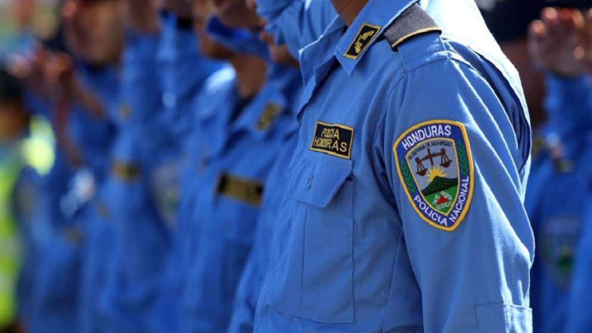 De brazos caídos: Miembros de escala básica de la Policía Nacional señalan falta de pago