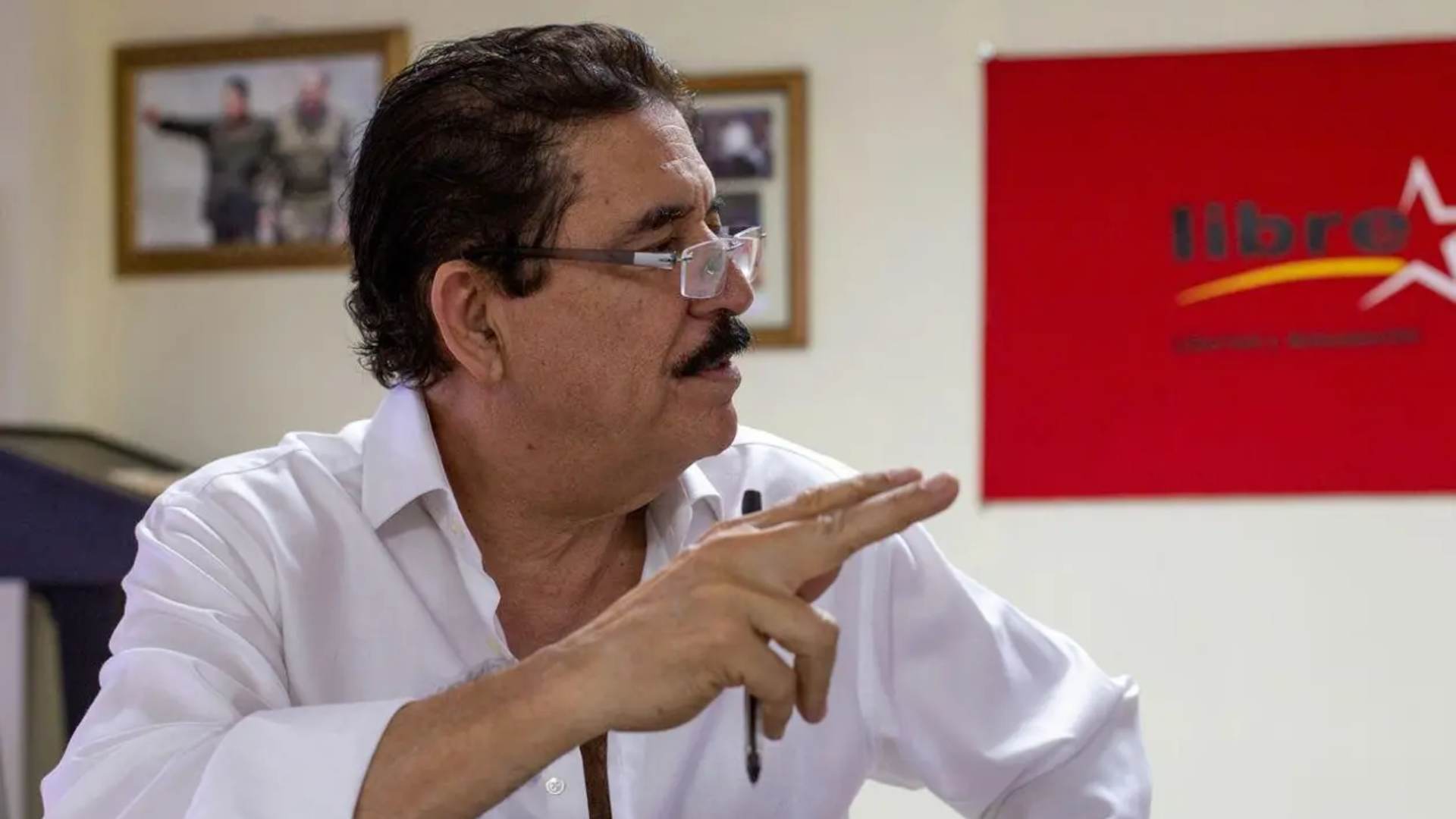 Mel Zelaya llama a movilización pacífica tras denuncias de retrasos en escrutinio electoral