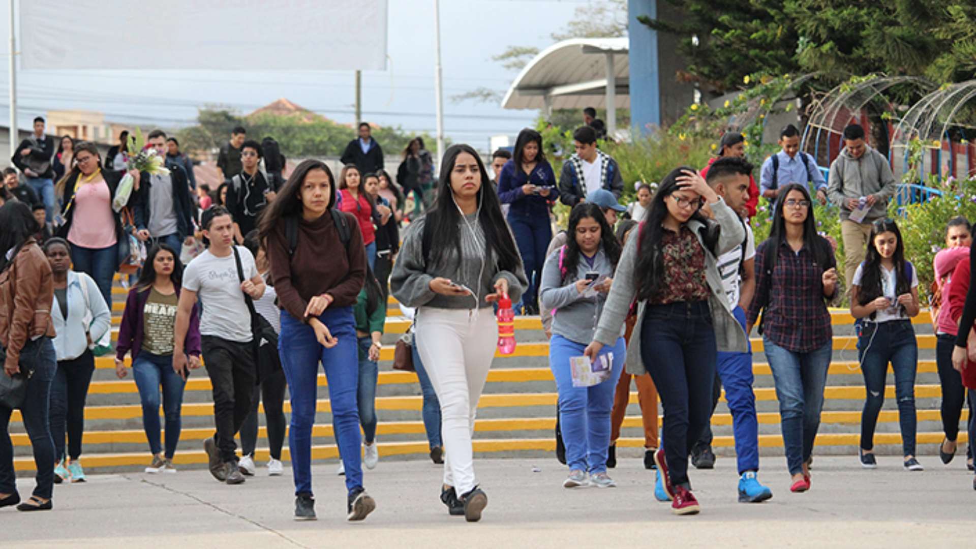 ¿La UNAH? Universidad premiará con dinero a los mejores estudiantes: requisitos y proceso
