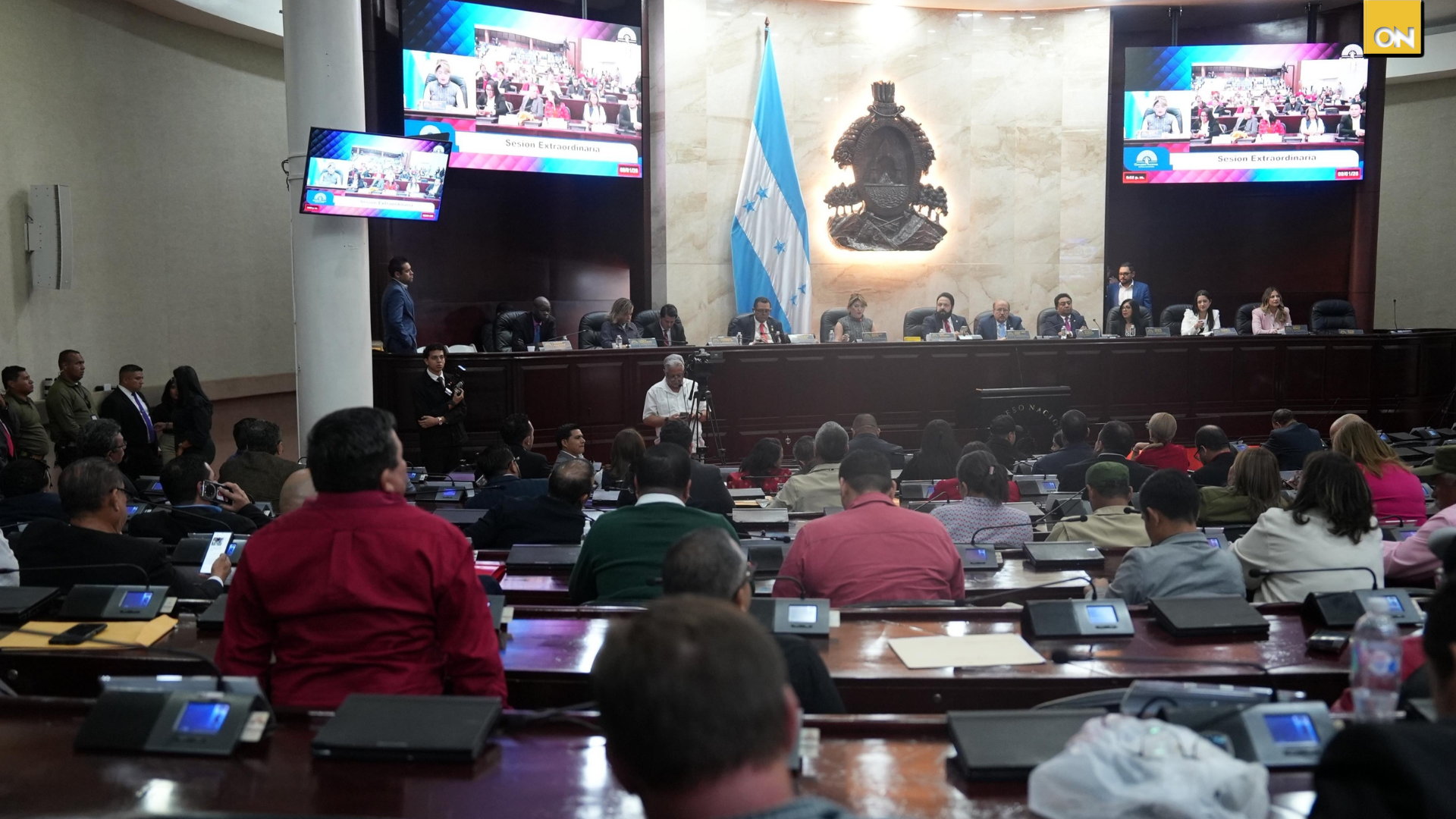 Diversos sectores califican de burdo y sin sentido el informe presentado por el oficialismo en el CN