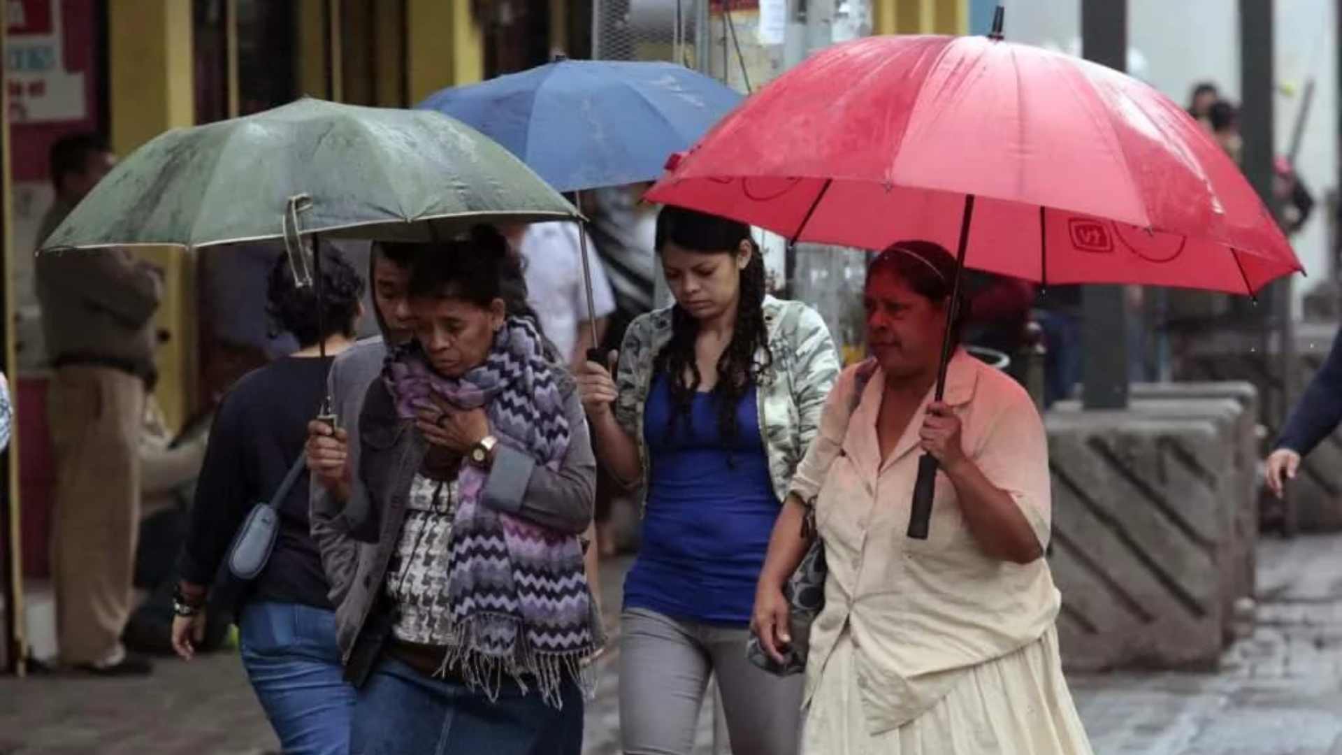 Masa de aire frío provocará lluvias y descenso de temperaturas este miércoles: conoce en qué zonas