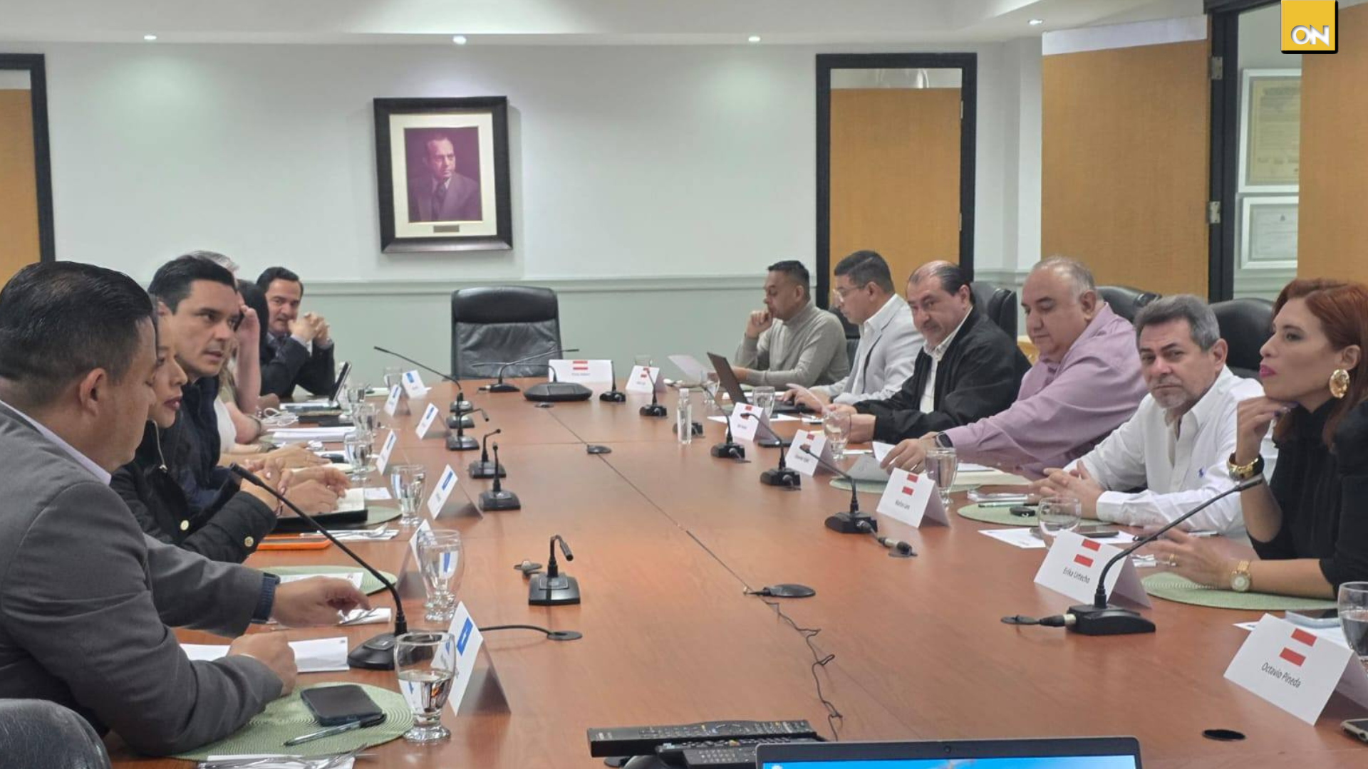 Nacionalistas y liberales acuerdan continuar diálogos tras primera reunión para conformar la Junta Directiva del CN