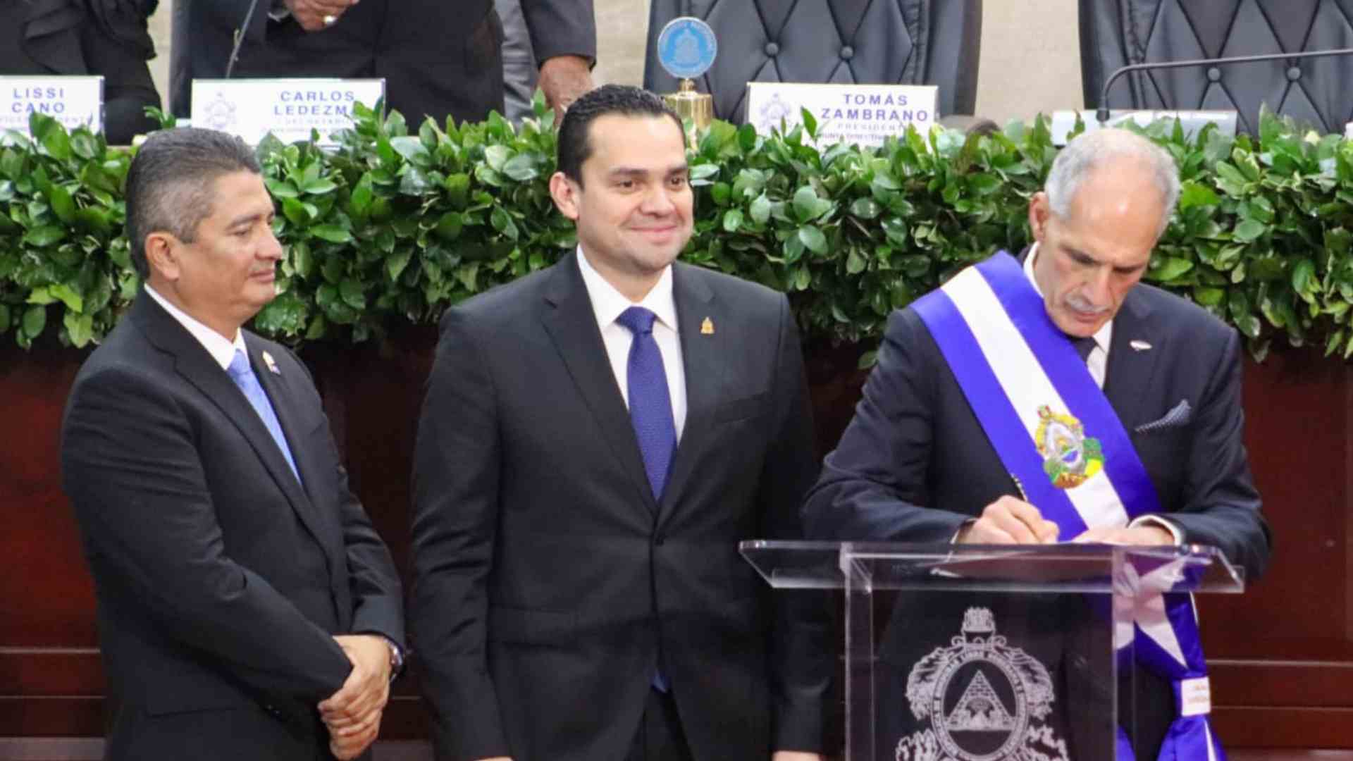 Nasry-asfura-decretos.jpg