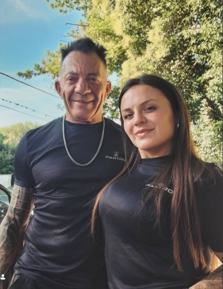 Joven se casa con hombre 43 años mayor que ella y su historia se vuelve viral