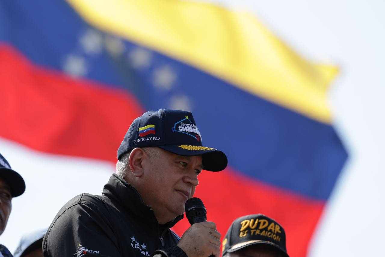 Diosdado Cabello: «No descansamos ni un instante hasta tener en Venezuela» a Maduro