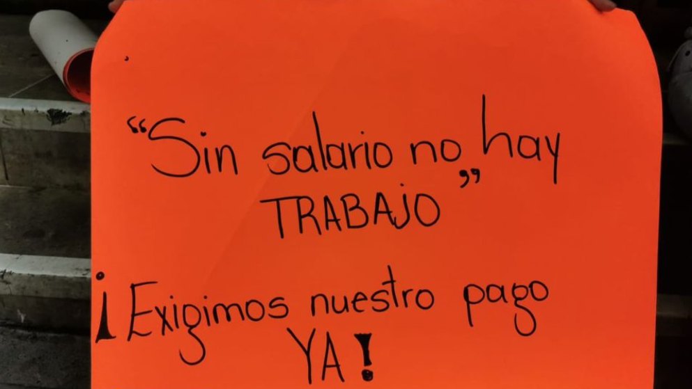 Personal de salud bloquea accesos a la Secretaría de Finanzas en Tegucigalpa
