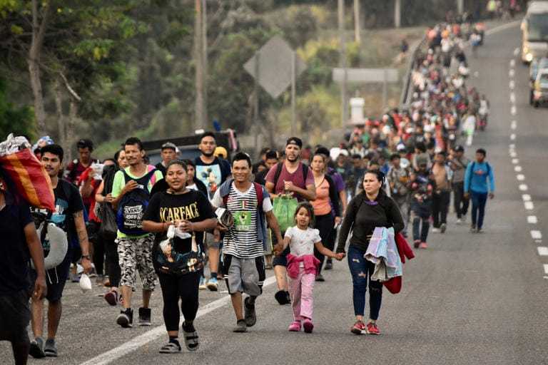 EEUU tuvo más salidas que llegadas de migrantes en 2025, según un informe