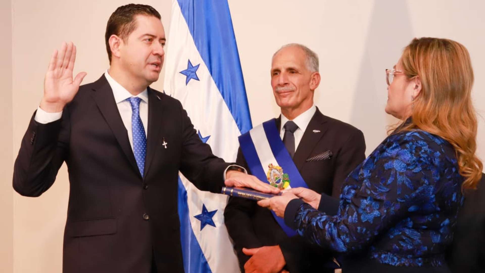 Primeros ministros ya juramentados del gabinete de Nasry Asfura