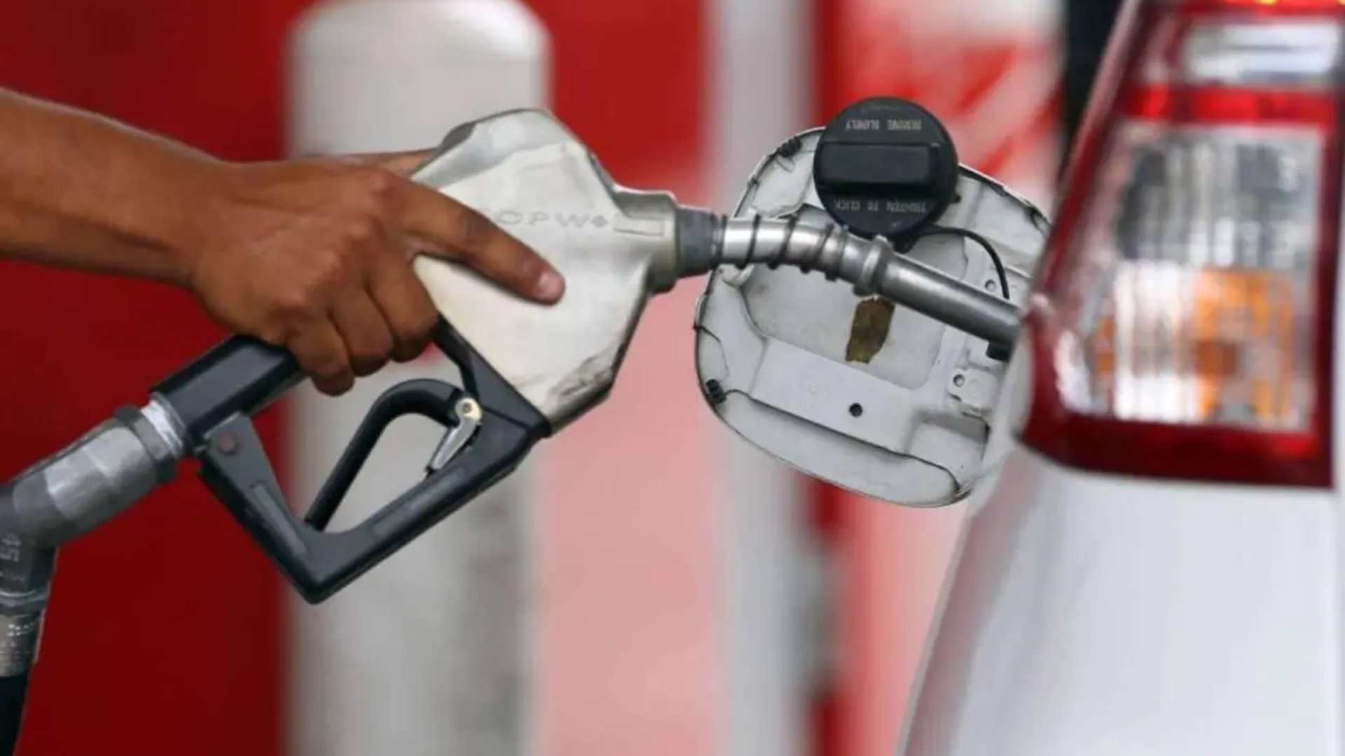 Febrero inicia con con aumentos de hasta más de un lempira en combustibles en Honduras