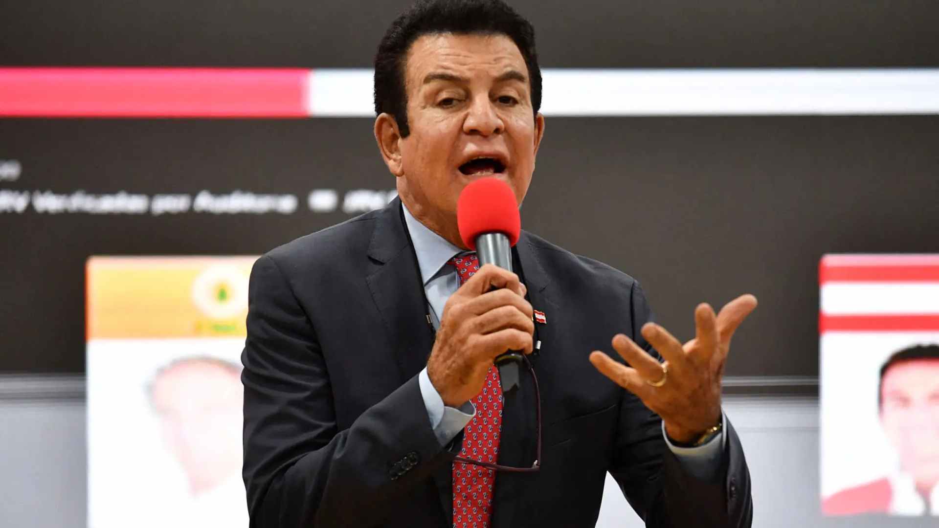 Salvador Nasralla: “Mataron al Partido Liberal, luego lo entierran”