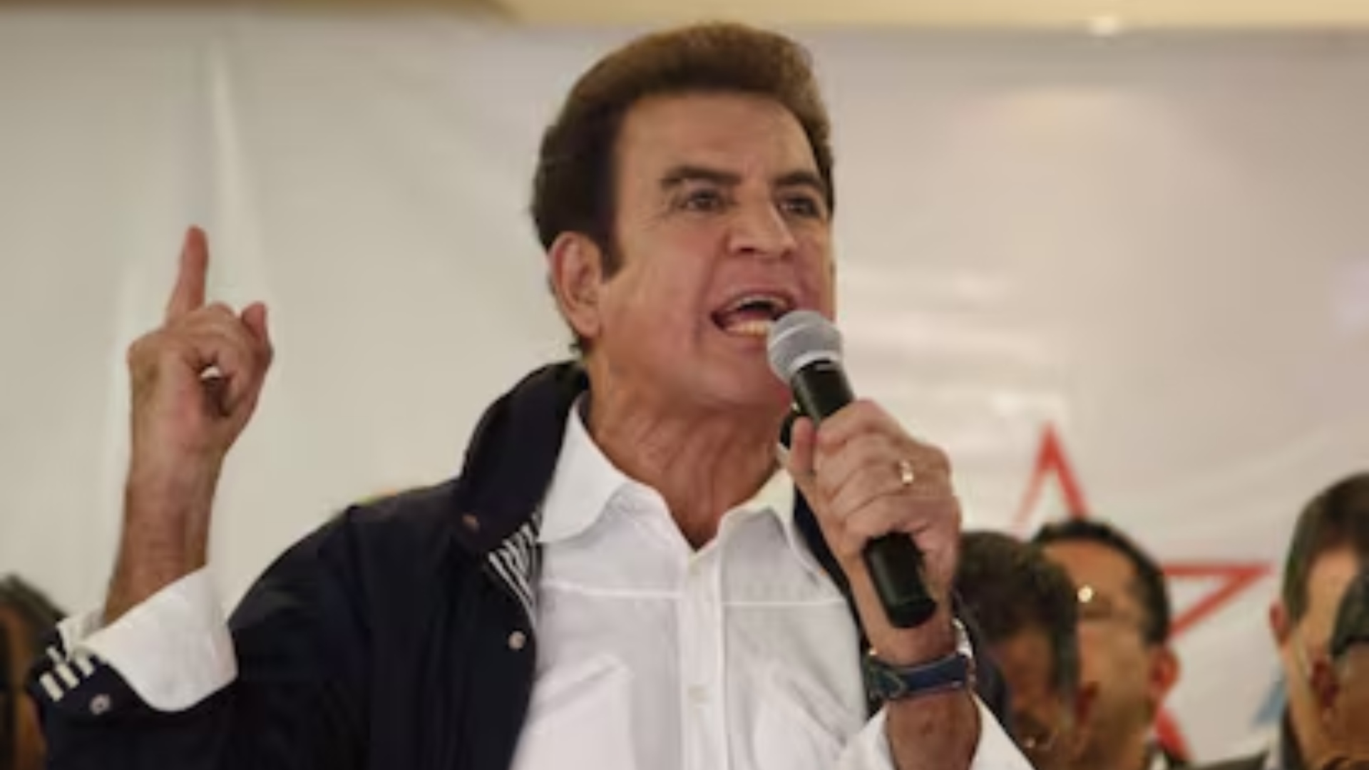 Salvador Nasralla rechaza participación de diputados liberales en la directiva del CN