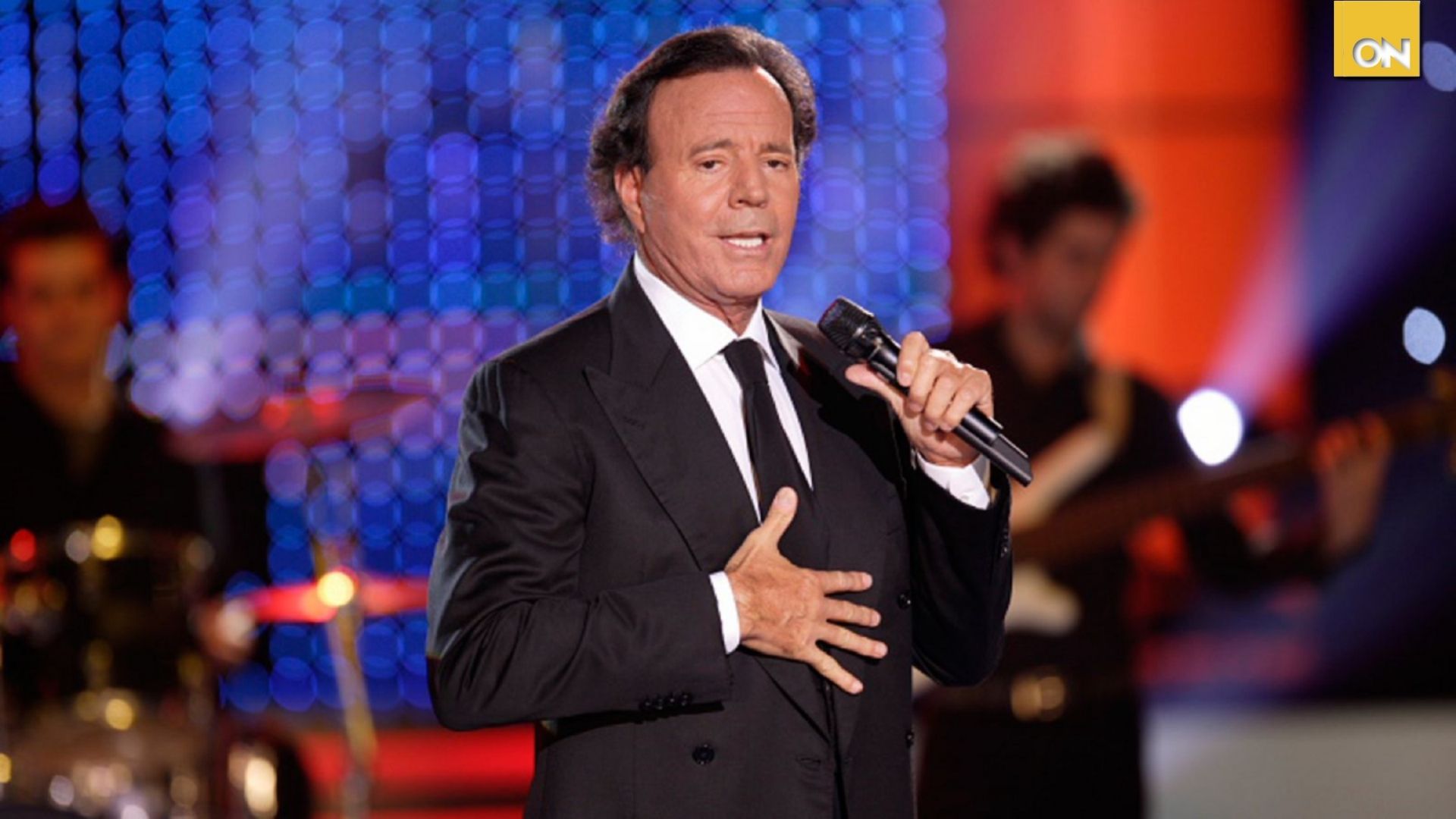 Exempleadas denuncian agresiones s*xuales de Julio Iglesias