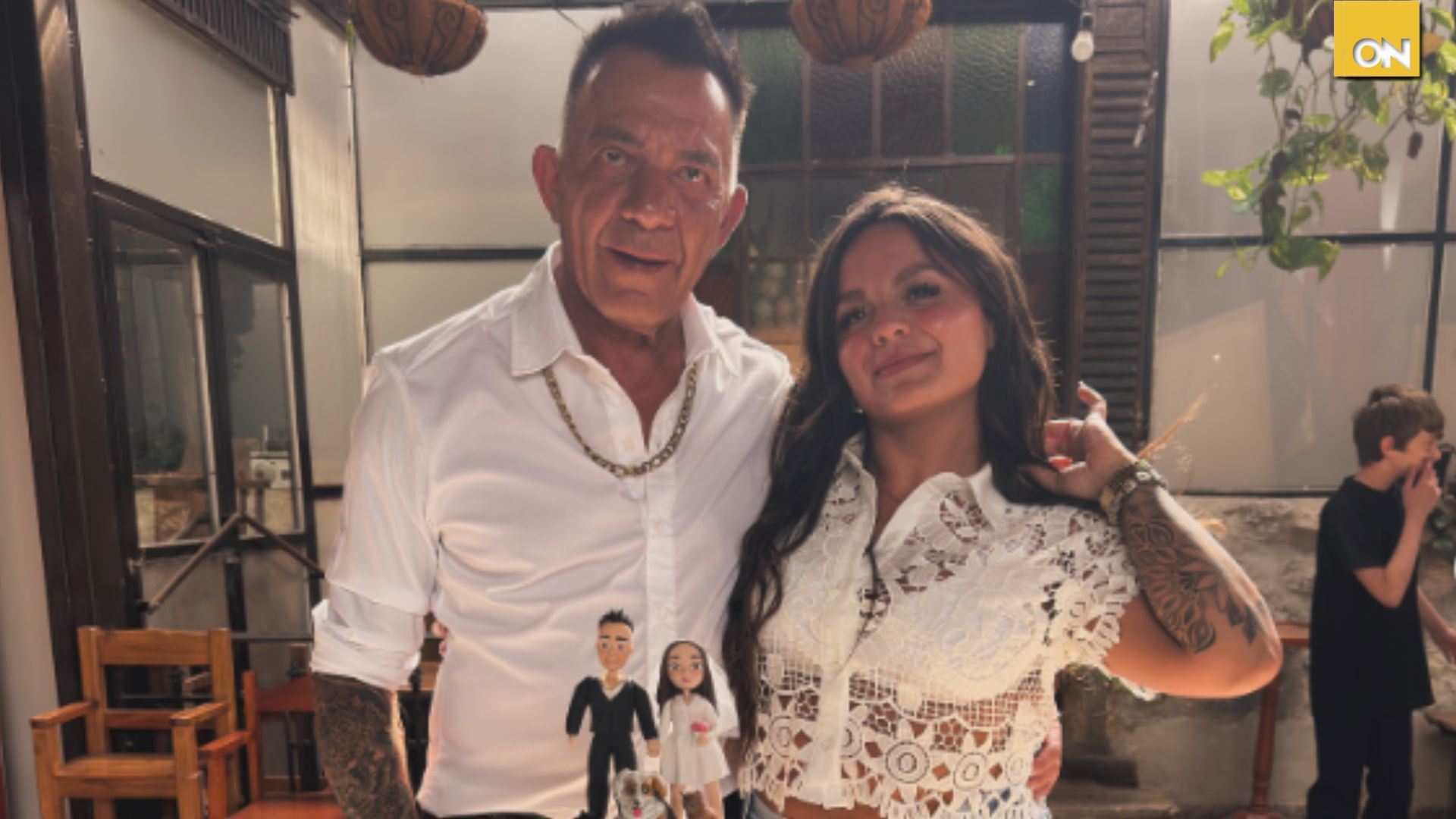 Joven se casa con hombre 43 años mayor que ella y su historia se vuelve viral