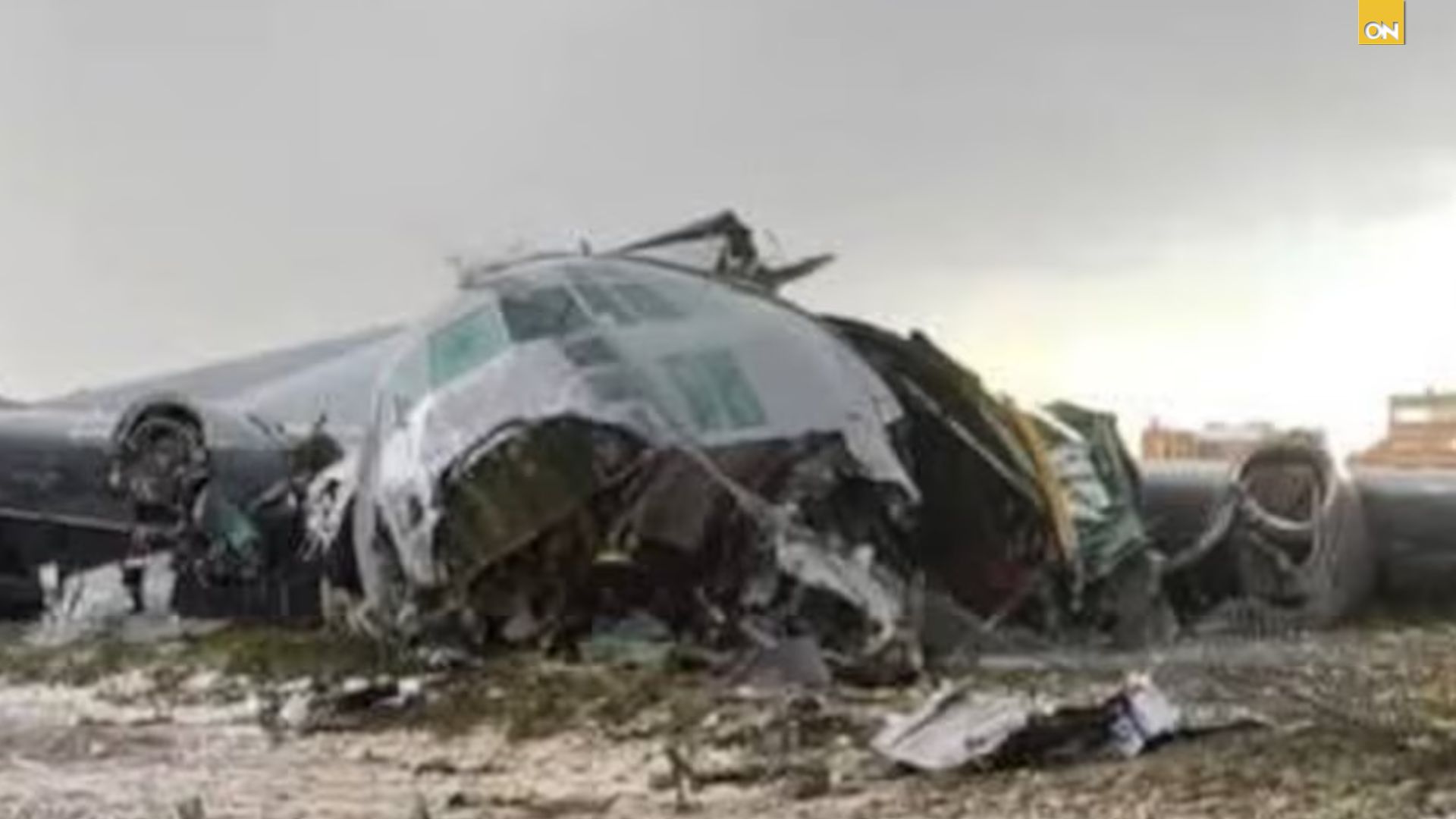 Un avión militar de carga se precipitó este viernes en las inmediaciones del Aeropuerto Internacional de El Alto, dejando al menos 15 fallecidos