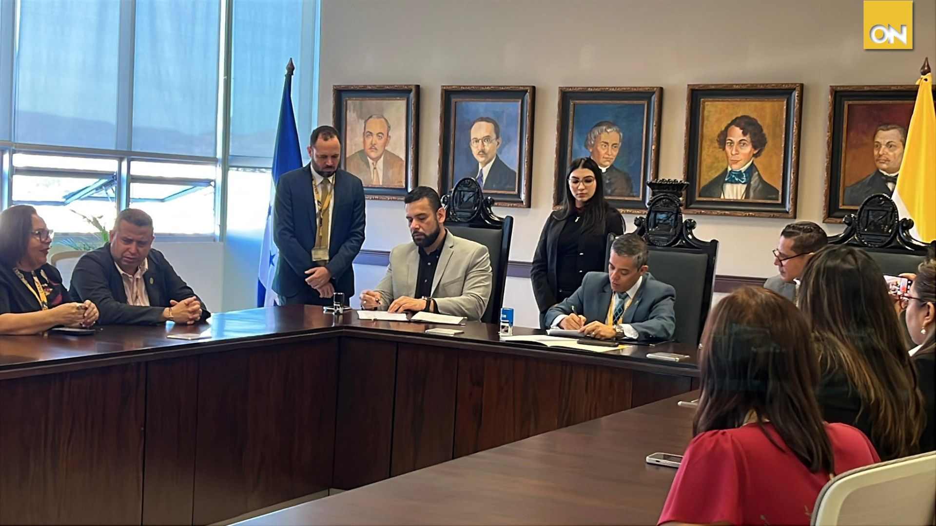 Sesal y UNAH firman convenio que transforma la formación de estudiantes de medicina y otras carreras